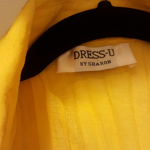 Like new gold sleevless summer blouse/ shell - Picture 2 of 4